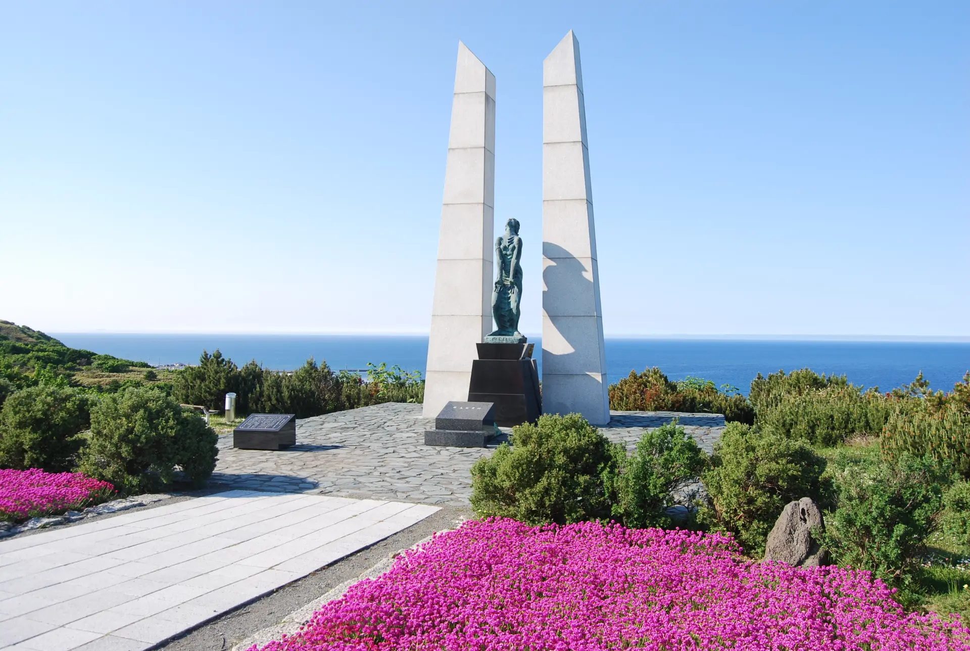 樺太島民慰靈碑 冰雪之門 - 四圍旅行 - 自由旅行攻略